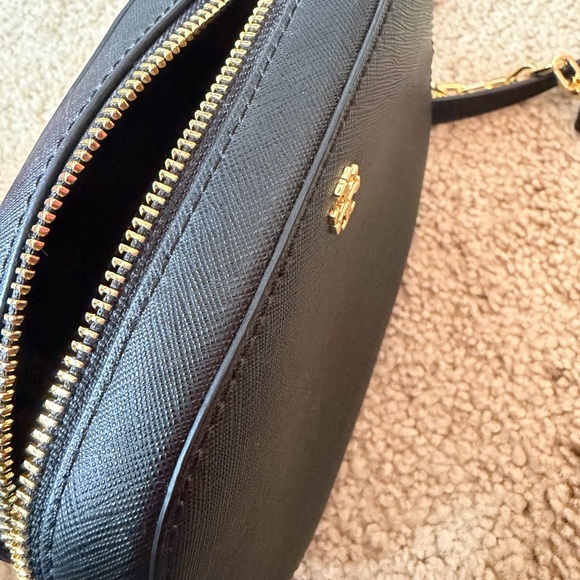 Tory Burch Emerson Round Crossbody Black Saffiano Gold Chain with tag - Picture 13 of 15